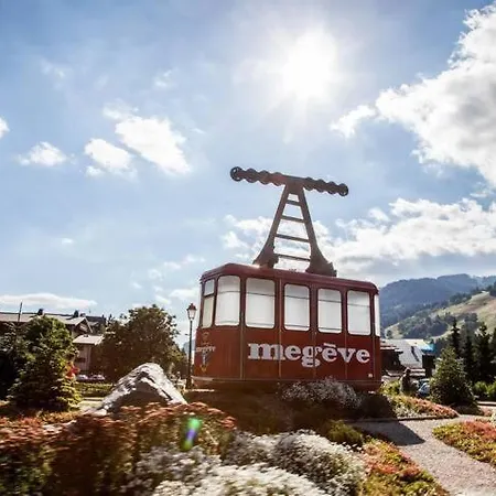 A Au Pied Des Pistes ! *