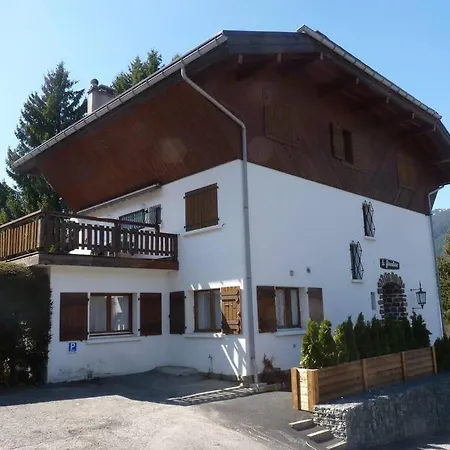 A Au Pied Des Pistes ! *